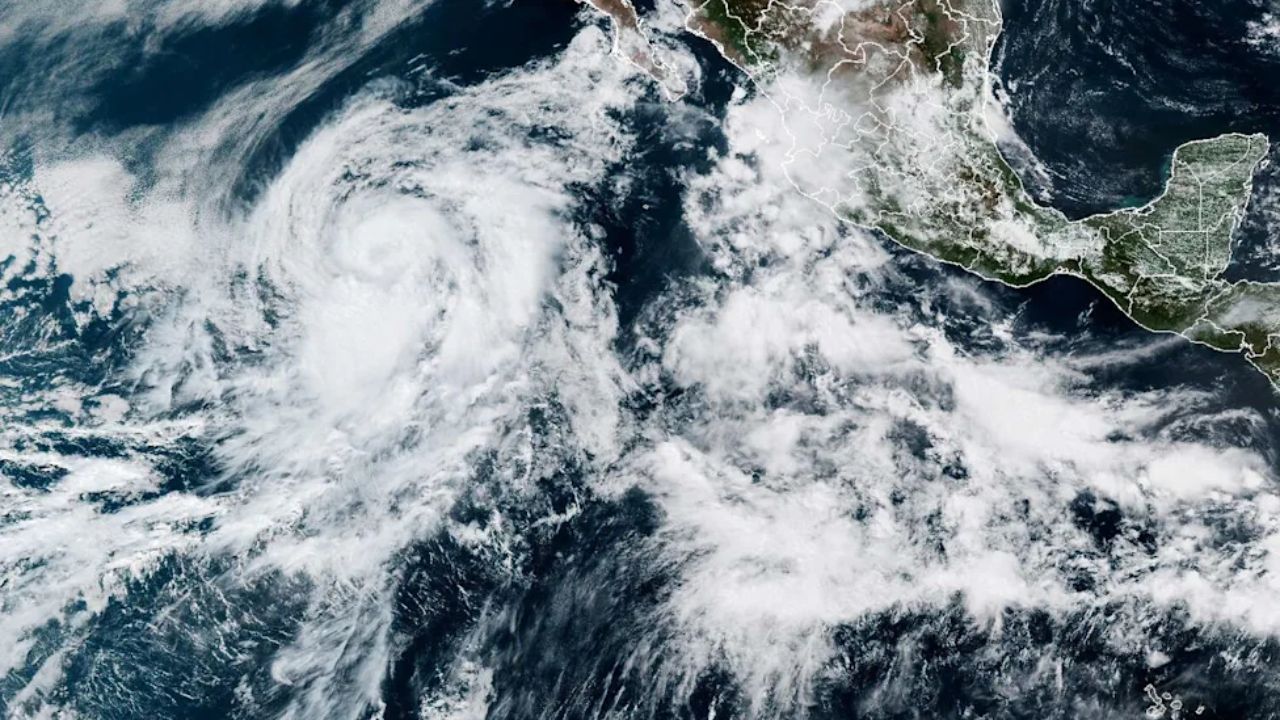 Hurricane Elida Expected to Stay Offshore as Heat Builds Across Southern California